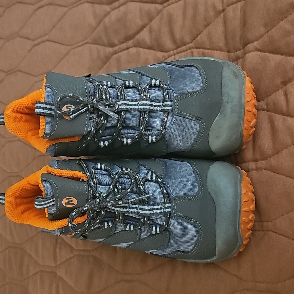 Merrell Gray and Orange Unisex Athletic Shoes with Rugged Outsole Size 2.5